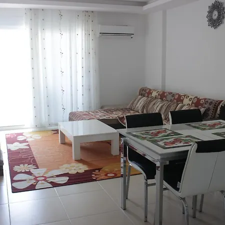 Crown City Apartament *
